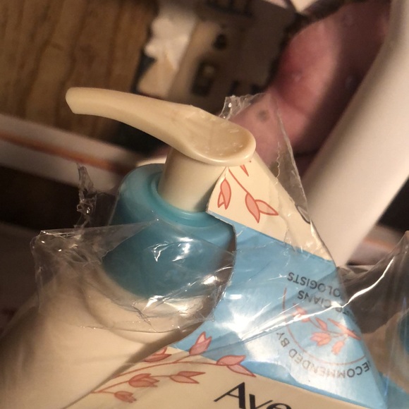 COPY - Aveeno Baby Daily Care Set -Package of (2) - Picture 3 of 6